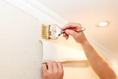 Pose de papier peint au Lion-d'Angers — revêtements muraux et toiles de verre